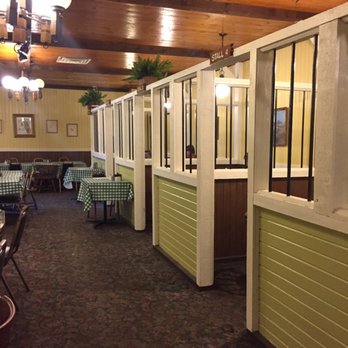 Amherst Diner - Interesting seating area - American Near Me - South Amherst, Ohio
