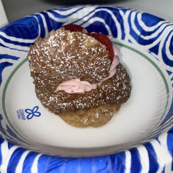 Le Le Choux - Strawberry filling - Bakeries Near Me - Daly City, California