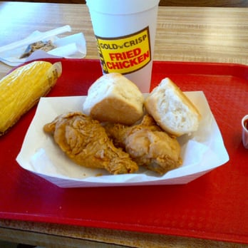 Gills Fried Chicken - a tray of fried chicken and corn on a table - Fast Food Near Me - Big Spring, Texas