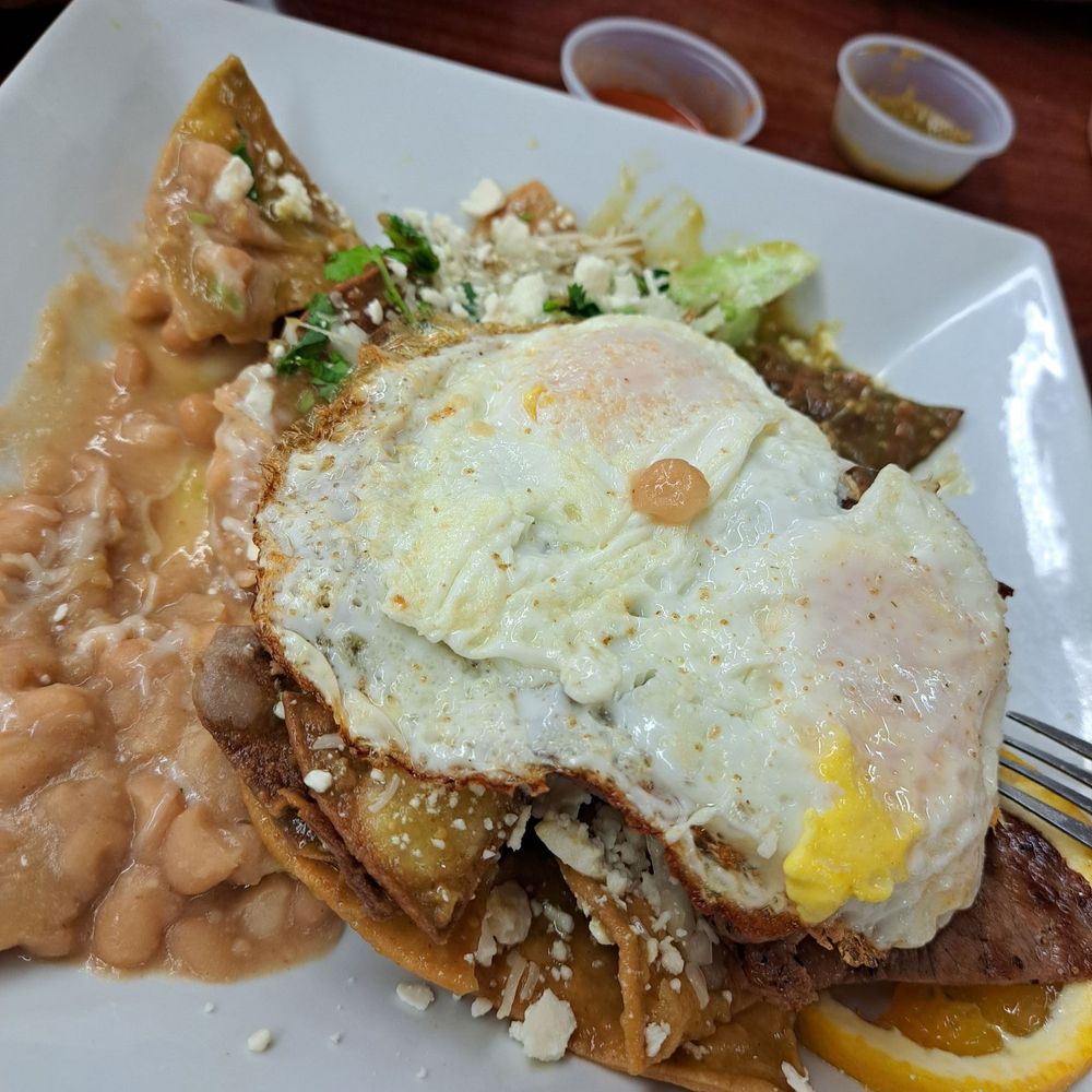 Sin Chile No Hay Paraiso - Chilaquiles verdes, con bistec y huevos - Mexican Near Me - Montebello, California Sin Chile No Hay Paraiso - Chilaquiles verdes, con bistec y huevos - Mexican Near Me - Montebello, California