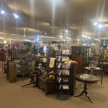 Studio 895 - 3/11/23 what used to be the car display now shopping area - Antiques Near Me - New Ringgold, Pennsylvania Studio 895 - 3/11/23 what used to be the car display now shopping area - Antiques Near Me - New Ringgold, Pennsylvania