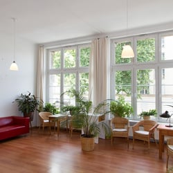 Ergotherapiepraxis Flatau - Ein freundlicher und heller Wartebereich.