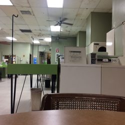 Little's Homestyle Laundry - Inside the laundromat