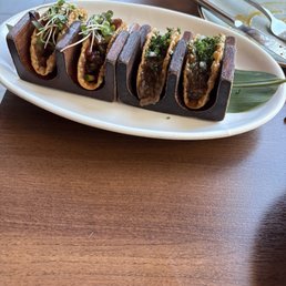 Taco appetizer oxtail and tuna Taco appetizer oxtail and tuna