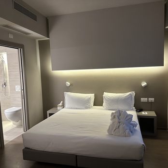 Hotel Glance - Room - Hotels Near Me - Florence, FI