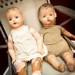 Unorthodox - Creepy little dolls !!