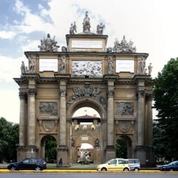 Piazza della Libertà - Una veduta dei due archi della piazza guardando verso via San Gallo