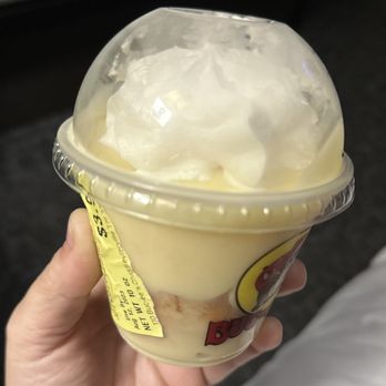 Buc-ee’s - "Famous banana pudding", literally nothing special taste like box banana pudding, nondairy whip - Gas Stations Near Me - Sevierville, Tennessee