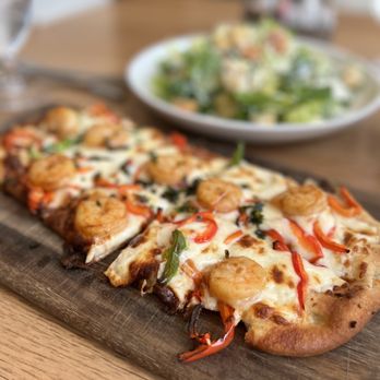 The Common - Shrimp scampi flatbread is okay. - New American Near Me - Hyattsville, Maryland