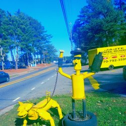 Mante General and Yellow Dog Statue