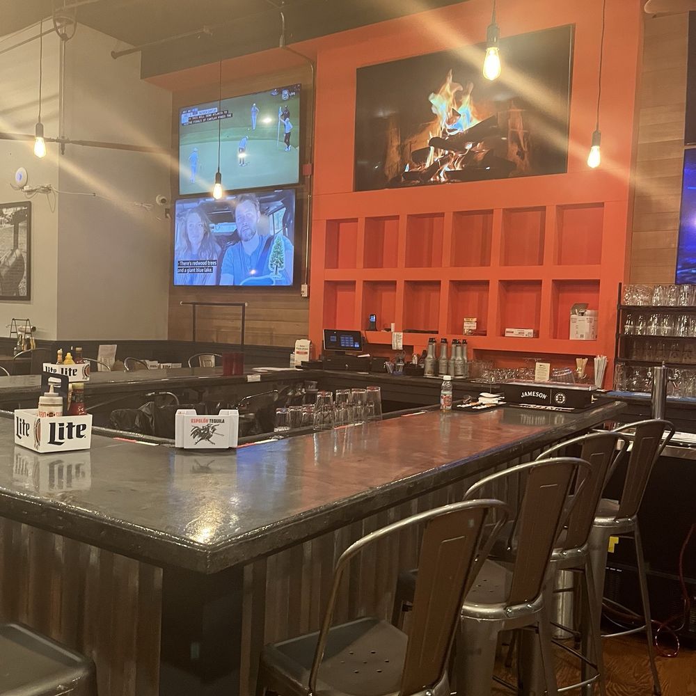 Wes' Rib House - Plenty of room for the whole gang - Barbeque Near Me - Providence, Rhode Island
