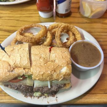 Ponchatoulas - Roast beef Po-boy! With onion rings - Cajun/Creole Near Me - Ruston, Louisiana