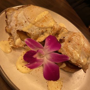 Fumée  - Crab Cake Benedict, lots of REAL crab - Cocktail Bars Near Me - Charlotte, North Carolina