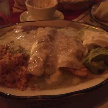 El Compadre - 2 chicken enchiladas w/ guac - Mexican Near Me - Los Angeles, California