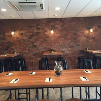 Junpuu - Clean, modern dining room - Ramen Near Me - Honolulu, Hawaii Junpuu - Clean, modern dining room - Ramen Near Me - Honolulu, Hawaii