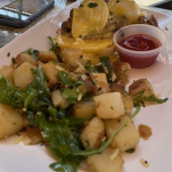 Fig Tree Cafe - Beef Short Rib Eggs Benedict with upgraded potatoes - Breakfast & Brunch Near Me - San Diego, California Fig Tree Cafe - Beef Short Rib Eggs Benedict with upgraded potatoes - Breakfast & Brunch Near Me - San Diego, California