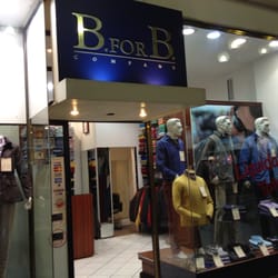 Galería España - Parece que venden ropa.