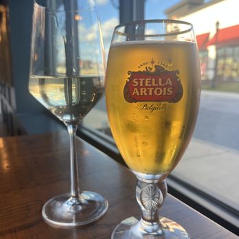 Michael's Cafe White Marsh - White wine & Stella - Bars Near Me - Middle River, Maryland Michael's Cafe White Marsh - White wine & Stella - Bars Near Me - Middle River, Maryland