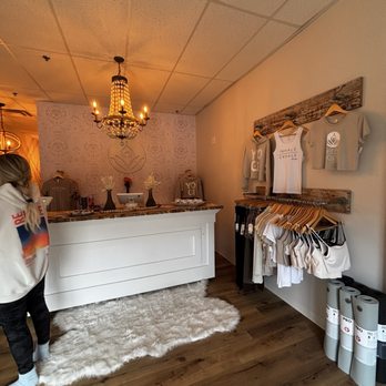 Detox Yoga - Welcome Lobby - Yoga Near Me - Chesterfield, Missouri