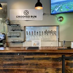 Crooked Run Fermentation - Inside / Interior of brew bar - TAPS GALORE - shares dining space with Señor Ramon taqueria, Nectar bar, J&J pizza/wings, Daybreak Biscuits