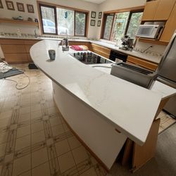 House of Stone - Raised eating bar in Quartz