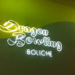 Dragon Bowling - Letreiro do boliche na entrada