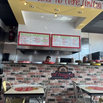 El Tragon Taqueria - Mexican Near Me - Chicago, Illinois