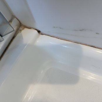 Salish Inn - Mildew in shower. - Hotels Near Me - Anacortes, Washington Salish Inn - Mildew in shower. - Hotels Near Me - Anacortes, Washington