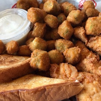 Slim Chickens - Great food. Made to order. But they keep it toooo cold in there. TURN OFF THOSE GIANT VENTS! - Comfort Food Near Me - Helotes, Texas
