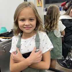 Hanna Jade Beauty Bar - Beautiful & happy with her impromptu style, thanks to V and team!