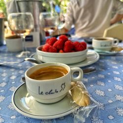 Le Club 55 - Fresh Berries & Espresso