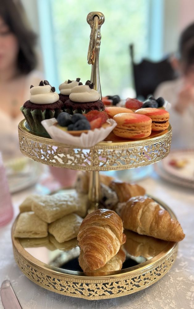 The Tea Charmer Logo