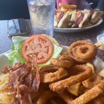 Cody's Diner - Darn good Onion rings! Darn thing looks like the fake menu pics was very good! - Diners Near Me - New Haven, Connecticut