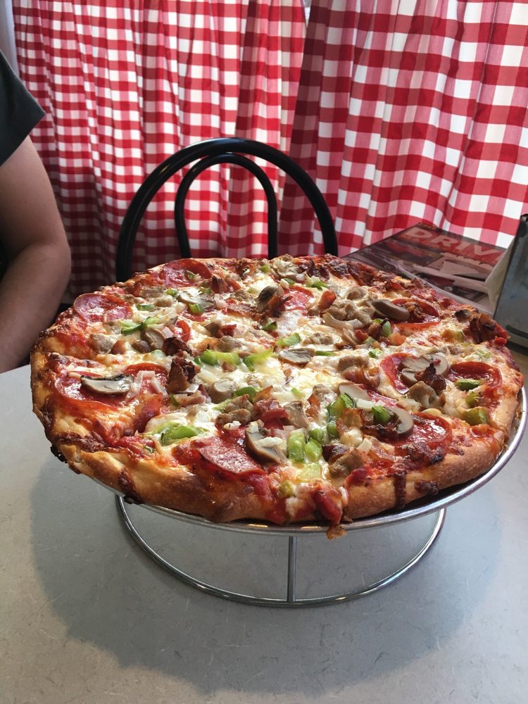 MAMA T’S HOMETOWN PIZZERIA Updated September 2024 316 W Erie St