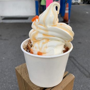 Dreamette - Peach cobbler with pecans - Ice Cream & Frozen Yogurt Near Me - Jacksonville, Florida