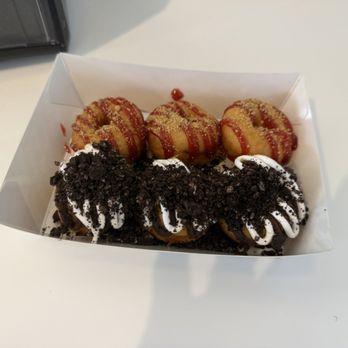 Dapper Doughnut - Donuts Near Me - Sammamish, Washington Dapper Doughnut - Donuts Near Me - Sammamish, Washington