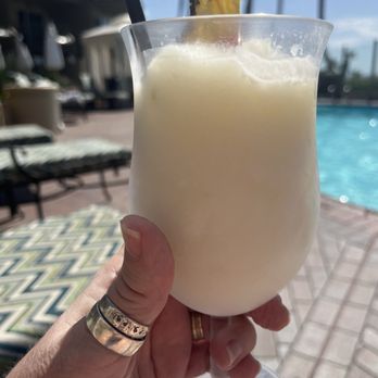 Pacific Terrace Hotel - Food and drink service at the pool. The hotel also provides beach chairs and even beach toys for the kids! - San Diego, CA