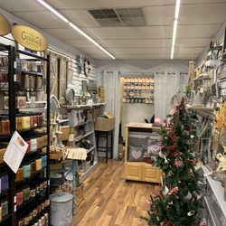 Decor & Moore Gift Shoppe - Store