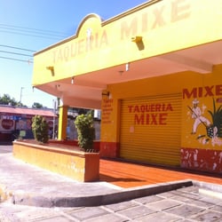 Taquería Mixe - La fachada de día