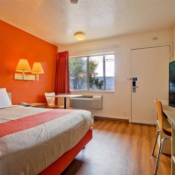 Motel 6 - Guest Room - Hotels Near Me - Pompano Beach, Florida Motel 6 - Guest Room - Hotels Near Me - Pompano Beach, Florida
