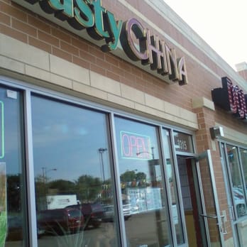 Tasty China - the outside of a restaurant - Chinese Near Me - Chicago, Illinois