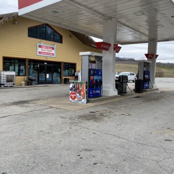 Griffin's Cafe - a gas station in a rural area - Convenience Stores Near Me - Hendersonville, North Carolina