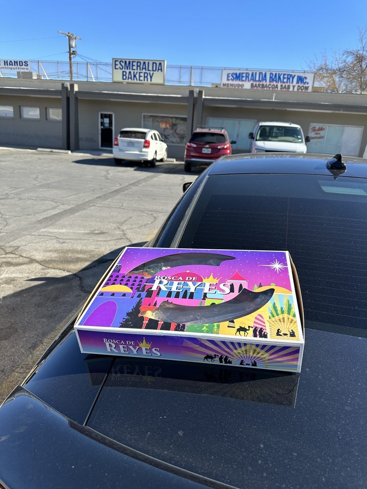 La Esmeralda Bakery Logo