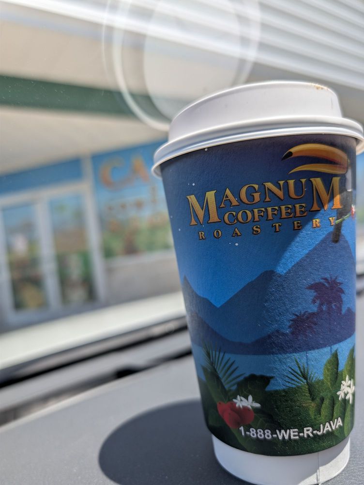 Magnum Coffee Roastery Logo