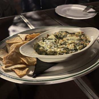 Louis Corner - Spinach and artichoke dip - Gastropubs Near Me - Boston, Massachusetts