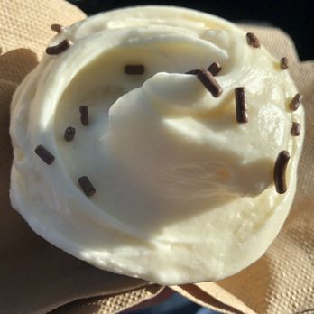 SusieCakes - Marin - Banana cupcake with banana buttercream frosting and banana cake with chocolate chips. - Bakeries Near Me - Greenbrae, California SusieCakes - Marin - Banana cupcake with banana buttercream frosting and banana cake with chocolate chips. - Bakeries Near Me - Greenbrae, California