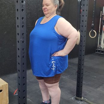Iron Oak Strength And Conditioning - Strengthing Core with the balance board - Interval Training Gyms Near Me - Universal City, Texas
