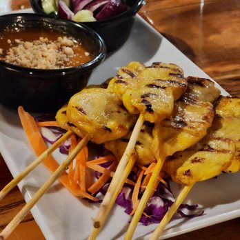 Boun Thai Kitchen - Salad Near Me - Paradise, Nevada