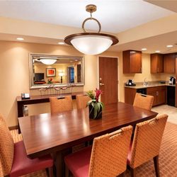 Embassy Suites by Hilton Norman Hotel & Conference Center - Guest room amenity