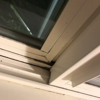 Tolovana Inn - Window mold - Hotels Near Me - Cannon Beach, Oregon